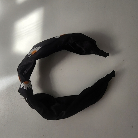 NEW Black White Daisy Floral Knot Headband - Picture 5 of 5